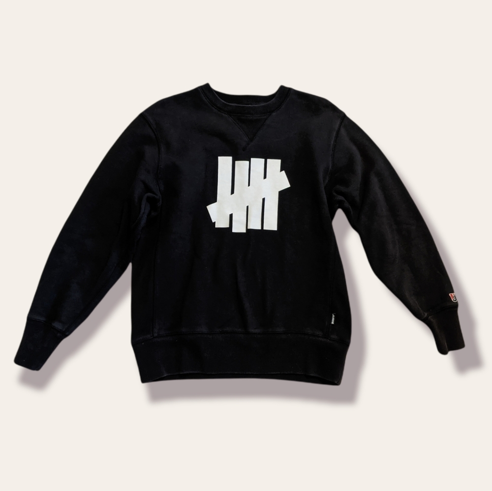 Undefeated black sweater M